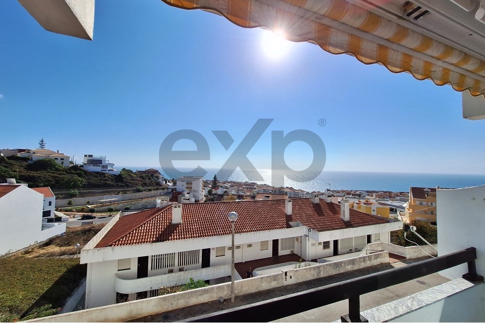 "Modern 2-Bed Seaside Apartment in Ericeira"