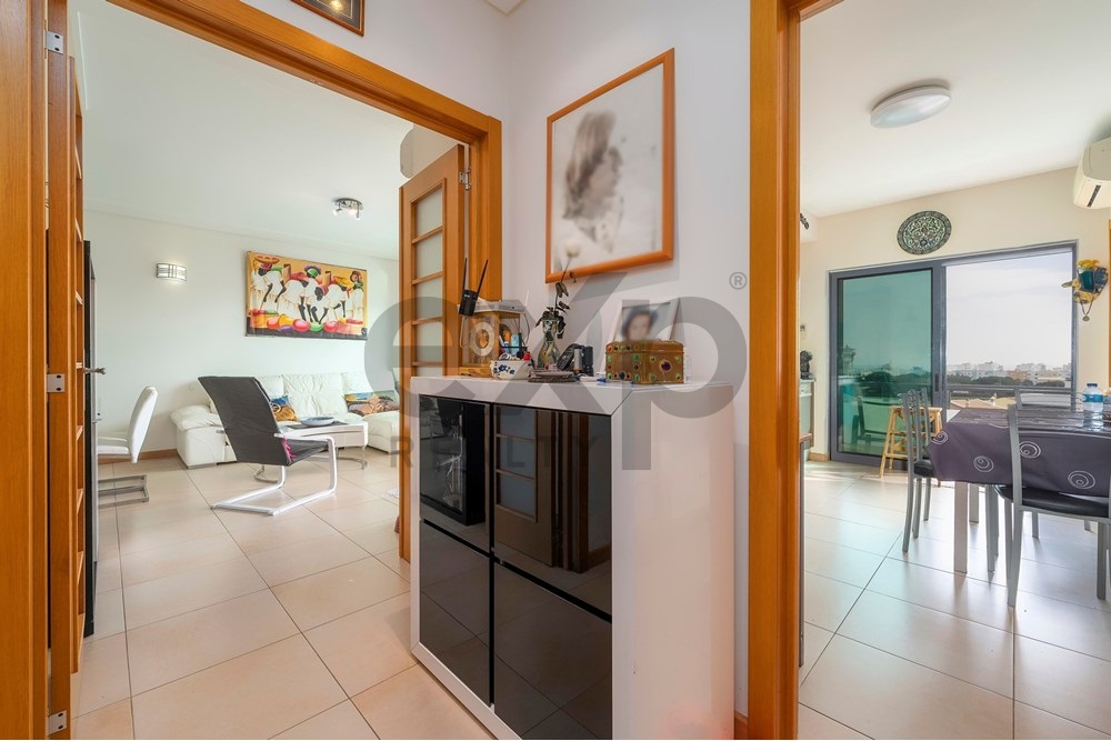 3-bedr. flat with huge terrace and garage in Olhão.