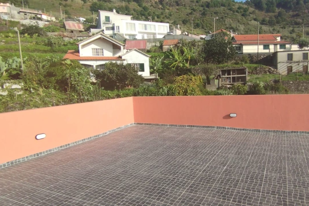 Moradia T3 Totalmente remodelada no Arco da Calheta