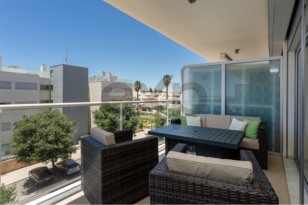 Apartamento T2 com Vista Mar e Piscina no Terraço