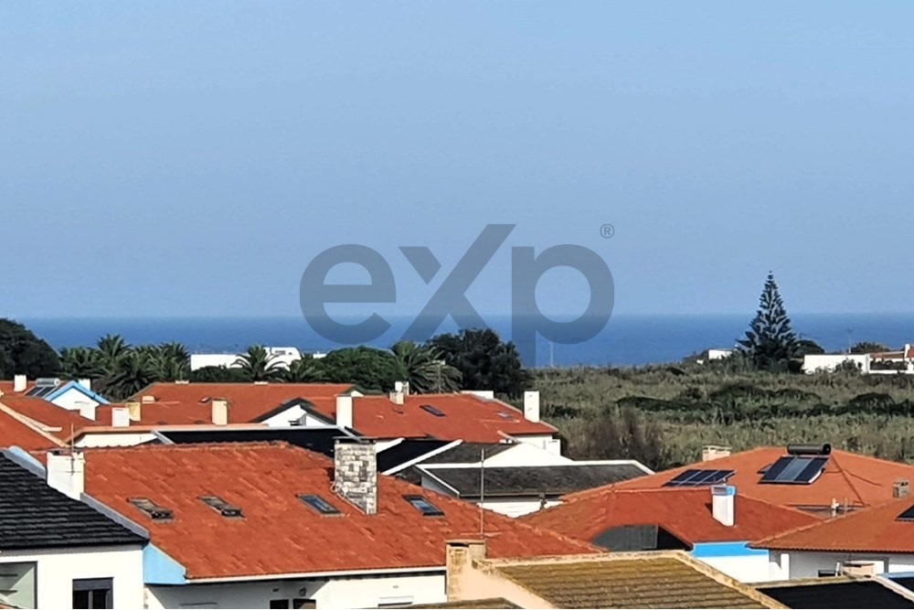 Apartamento T2+2 com Vista de Mar em Peniche