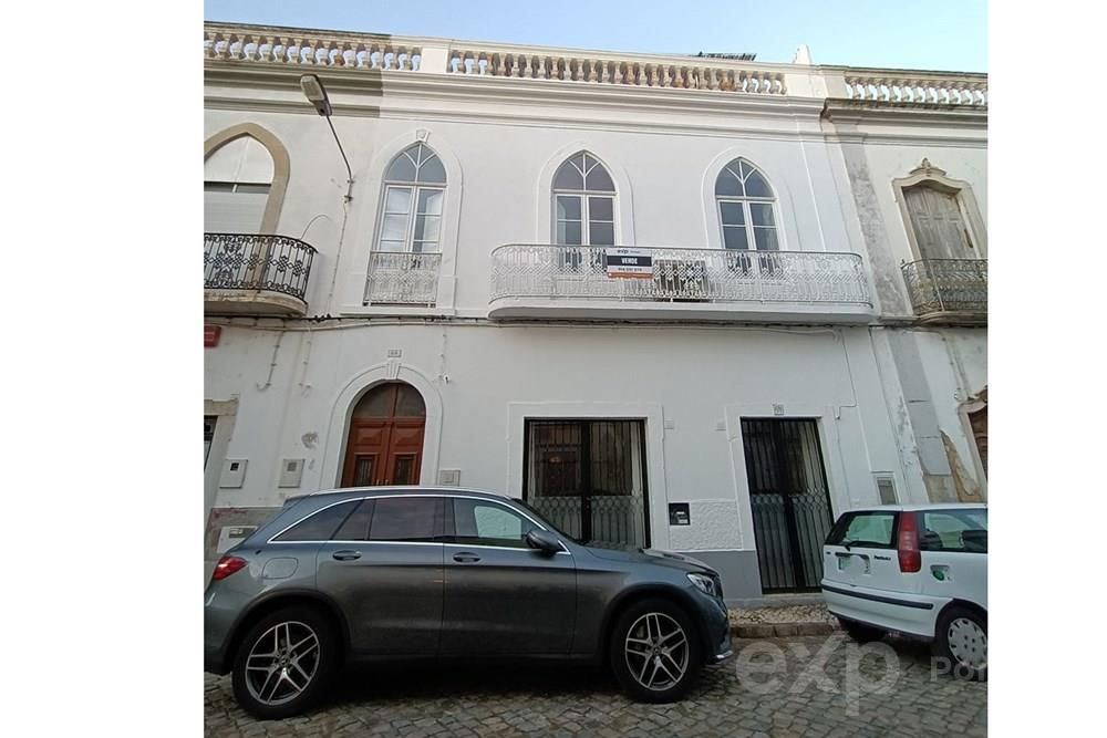 Fantastic 4-bedroom house with a terrace and sea view in the historic heart of Olhão, Algarve, Portugal.