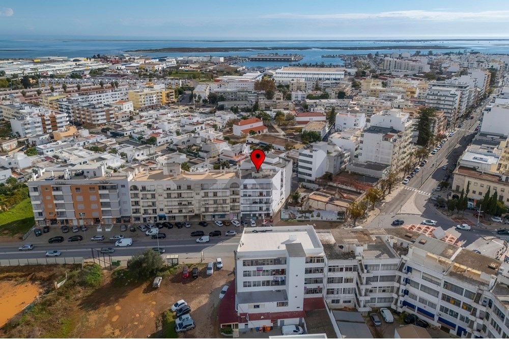 Apartamento T3 situado num 3º andar no centro da cidade de Olhão.